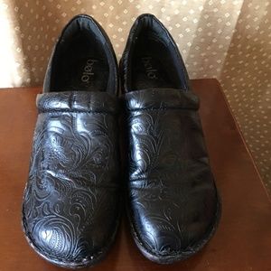 Bolo classic nursing clog. Etched man made upper.